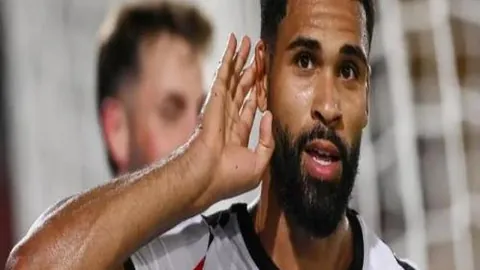 潘頓達成1814場冠軍馬記錄，榮獲香港史上頭馬數量最多騎師殊榮